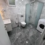 לינה וארוחת בוקר Luna 4*